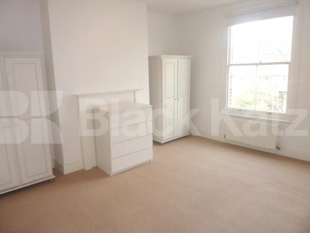 			USE OF GARDEN!, 1 Bedroom, 1 bath, 1 reception Flat			 Hartham Road, HILLMARTON CONSERVATION AREA